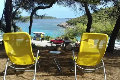 Appartement d'une chambre avec la terrasse et la vue sur le mer Milna, Vis (A-8490-a)
