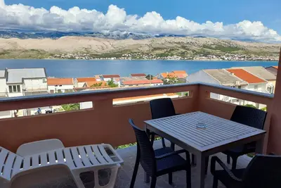 Appartement de deux chambres avec la terrasse et la vue sur le mer Pag (A-6542-a)