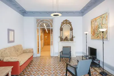 Quiet Classical Designer Apartment