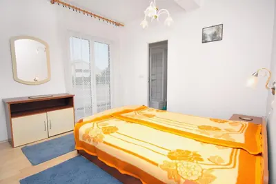 Image de Appartement de deux chambres avec le balcon et la vue sur le mer Barbat, Rab (A-4993-a)