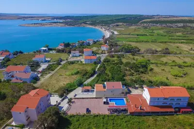 Image de Garçonnière avec la terrasse et la vue sur le mer Caska, Pag (As-4109-b)