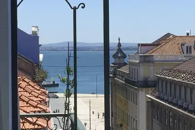 Image de Lv Premier Baixa Cn1 - Balcon, ascenseur, vue sur le fleuve et climatisation