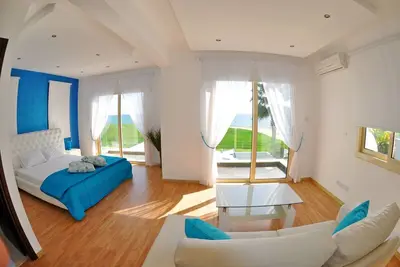 Villa Avec Piscine Privée En Bord De Mer