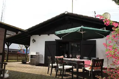 Image de Eifelhäuschen confortable dans le vert près du Nürburgring -