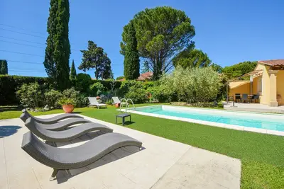 Image de Superbe maison Ă Cabannes avec WiFi