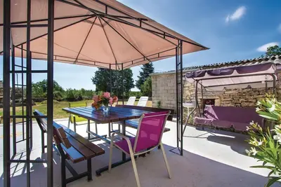 Image de Belle maison Ă Barban avec cuisine