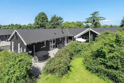 Image de Belle maison à Tisvildeleje avec sauna
