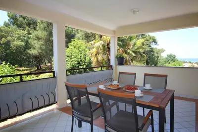 Image de Appartement de vacances avec vue sur la mer depuis le balcon