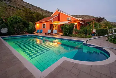Image de Villa avec piscine et panorama