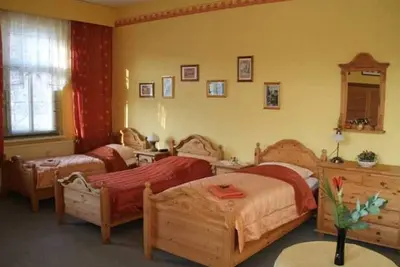 Image de Dortoir - Chambre Jaune - Pension Villa Martha