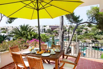 Image de Harbour View 1 Holiday Apartment by the Sea in a Lively Fishing Village in Cala Figuera