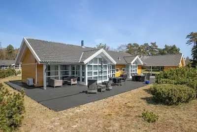 Image de Superbe maison à Aakirkeby avec sauna