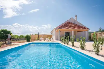 Image de Maison confortable à Radonic avec WiFi