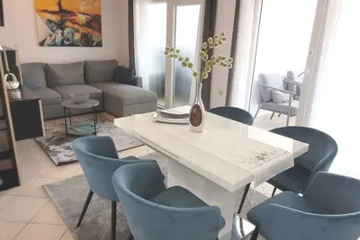 Image de Appartement de vacances avec véranda et vue sur la mer