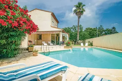 Image de Superbe maison à Milhaud avec WiFi