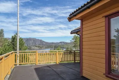 Image de Belle maison à Dirdal avec vue sur la.