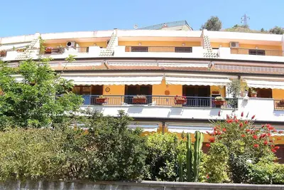 Image de Appartement de vacances avec air conditionné et à 400 mètres de la plage avec terrasse