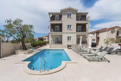 Image de Appartement de vacances avec une chambre et balcon avec vue sur la mer