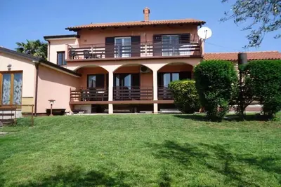 Image de Appartement de vacances dans un endroit calme et vert