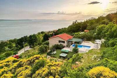 Image de Belle maison à Omis avec WiFi