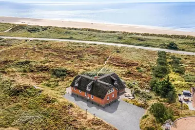 Image de Maison confortable à Blåvand avec sauna