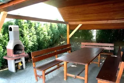 Image de Maison de vacances avec piscine extérieure et un sauna au bord du lac Lipno