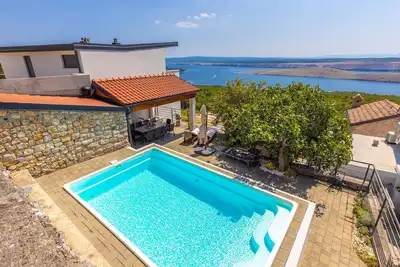Image de Magnifique maison à Grmani avec WiFi