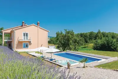 Image de Superbe maison à Nedescina avec jacuzzi