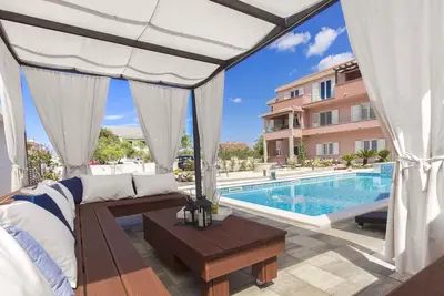 Image de Appartement de vacances avec terrasse et piscine
