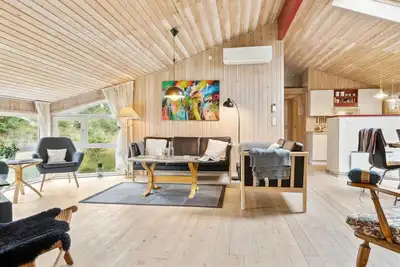 Image de Superbe maison à Brovst avec sauna