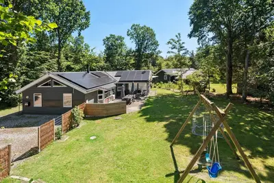 Image de Belle maison à Glesborg avec sauna