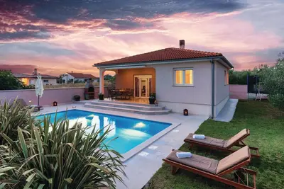 Image de Belle maison à Pula avec WiFi