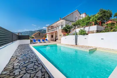 Image de Belle maison de 5 chambres à Rovanjska