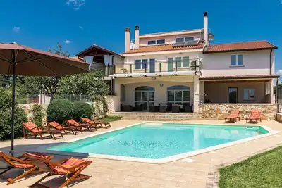 Image de Belle maison à Pula avec WiFi
