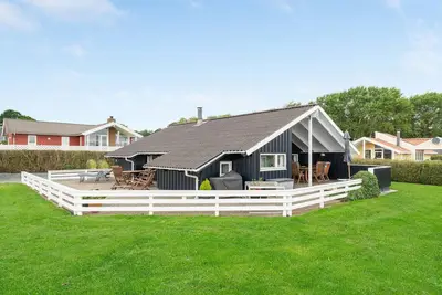 Image de Belle maison à Sjølund avec sauna