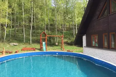 Image de Maison de vacances avec piscine extérieure, un bain à remous, un sauna et une table de billard