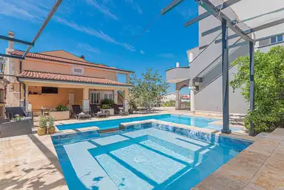 Image de Belle maison à Brodarica avec WiFi