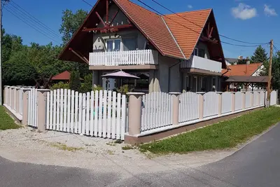 Image de Appartement de vacances avec balancoire pour enfants et bac Ă sable