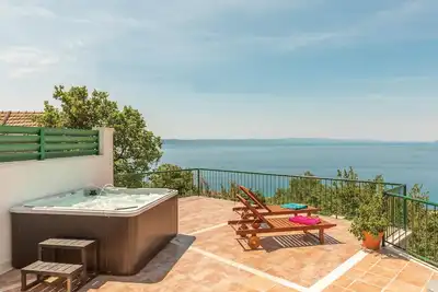 Image de Belle maison Ă Tucepi avec jacuzzi