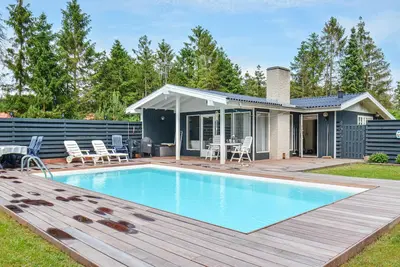 Image de Belle maison à Kolind avec sauna
