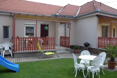 Image de Appartement de vacances avec barbecue et jardin