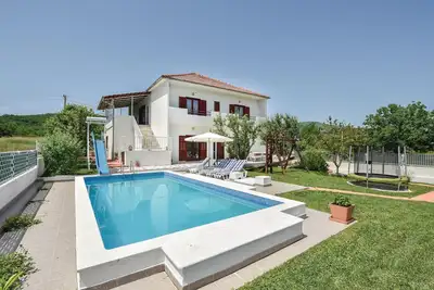 Image de Superbe maison Ă Sinj avec WiFi
