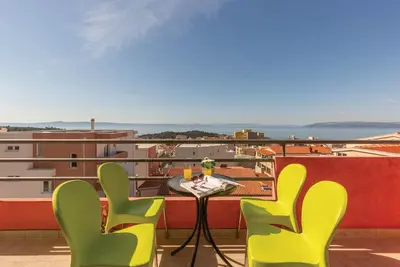 Image de Superbe appartement à Makarska avec.