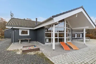 Image de Superbe maison à Glesborg avec sauna