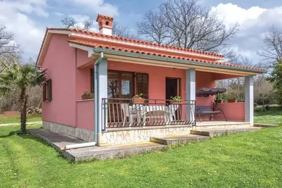 Image de Belle maison avec 1 chambre à Bateli