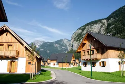 Image de Maison de vacances avec piscine intérieure, spa, aire de jeux pour enfants et un sauna privé dans le village de vacances