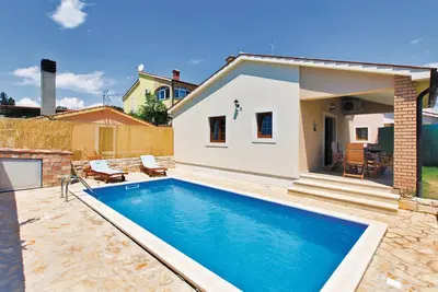 Image de Belle maison à Liznjan avec WiFi