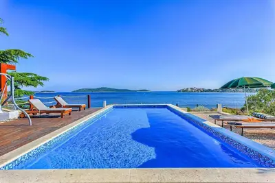 Image de Beach Villa Sea Edge - Villa en bord de mer pour 12 personnes avec accès direct à la plage