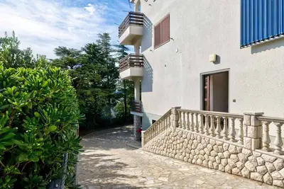 Image de Appartement de vacances avec vue sur la mer et le jardin
