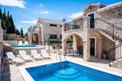 Image de Maison de vacances pour 24 personnes avec 2 piscines extérieures